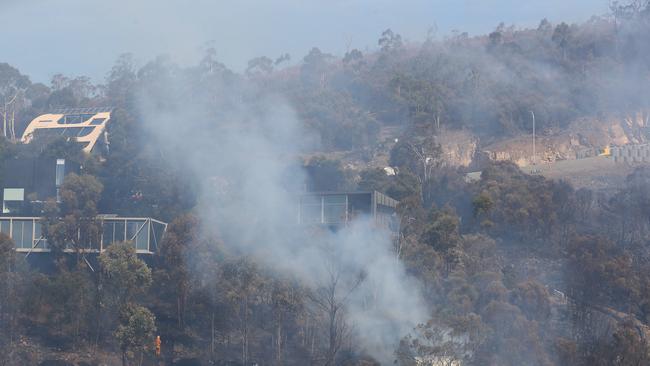 Bushfire in Dynnyrne threatening homes. Picture: Nikki Davis-Jones