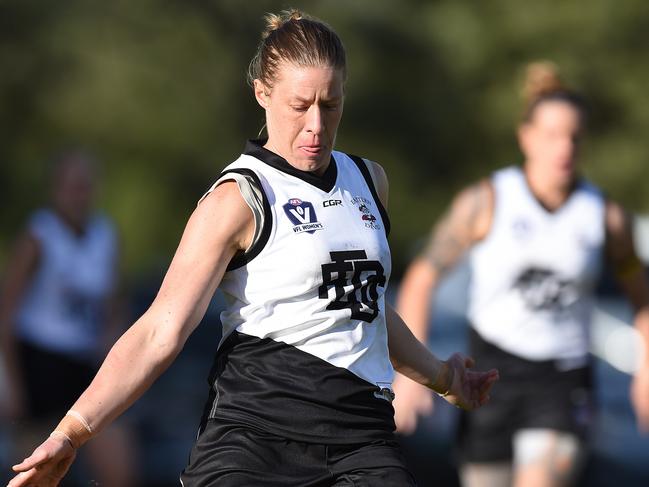 VFL (Women's Football): Eastern Devils versus St Kilda Sharks at Mulgrave Reserve. Devil's Meg Hutchins (25). Picture: Steve Tanner