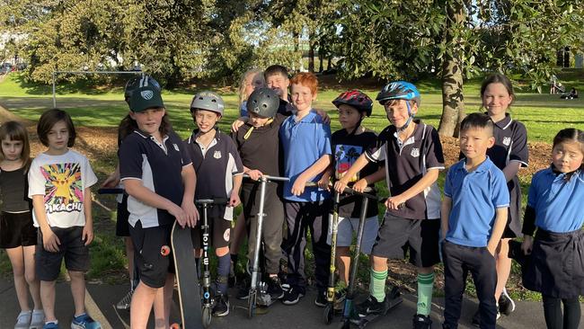 Local kids from Darlinghurst Primary School and their parents have rallied in support of the skatepark.