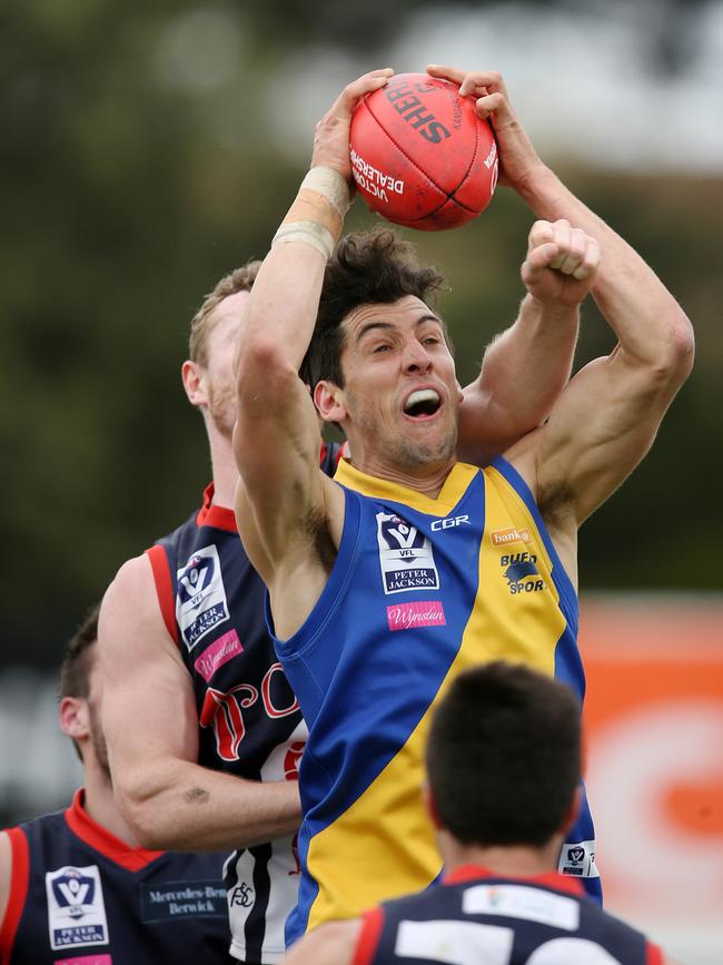 Leigh Masters marks strongly for Willamstown against Casey. Pic: Michael Klein