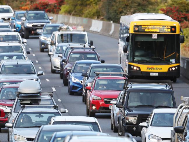 State Budget 2023.  Heavy traffic in bound to Hobart on the Southern Outlet with a fifth lane proposed.  Picture: Nikki Davis-Jones