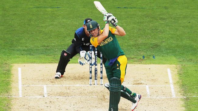 AUCKLAND, NEW ZEALAND - MARCH 24: AB de Villiers of South Africa pulls the ball away for six runs during the 2015 Cricket World Cup Semi Final match between New Zealand and South Africa at Eden Park on March 24, 2015 in Auckland, New Zealand. (Photo by Hannah Peters/Getty Images)