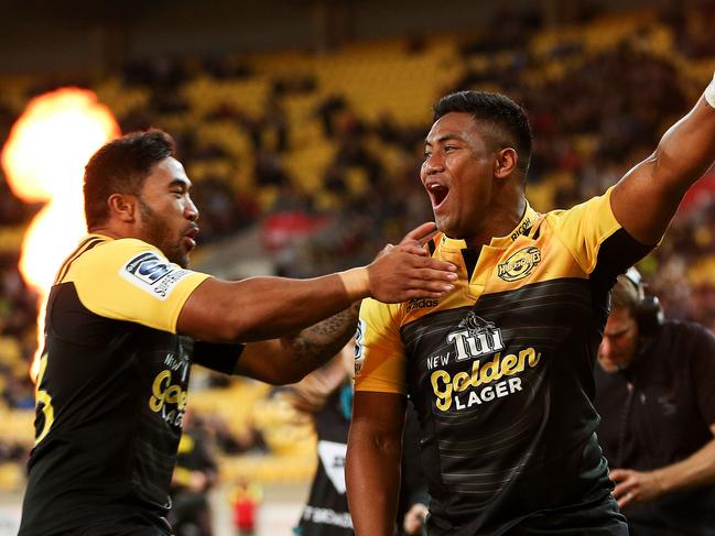 WELLINGTON, NEW ZEALAND - APRIL 09: Julian Savea of the Hurricanes is congratulated on his try by teammate Vince Aso during the round seven Super Rugby match between the Hurricanes and the Jaguares at Westpac Stadium on April 9, 2016 in Wellington, New Zealand. (Photo by Hagen Hopkins/Getty Images)