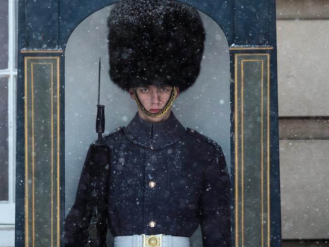 A guard stands in a guard box in front of Buckingham Palace during a snow flurry on February 26, 2018 in London, United Kingdom. Freezing weather conditions dubbed the “Beast from the East” brings snow and sub-zero temperatures to the UK. Picture; Getty Images