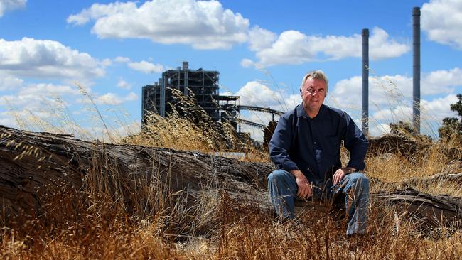 One Nation candidate David Miller has lost faith with big parties as he watches his town of Collie become a ghost town. Picture: Colin Murty