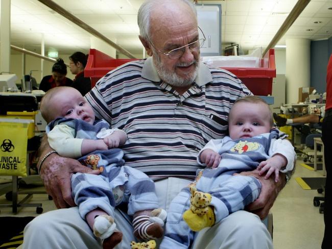 James Harrison, the country’;s most prolific blod and plasma donator, has died at the age of 88. Known as the “man with a golden arm”, the New South Wales man gained international recognition for saving the lives of more than 2 million babies by donating his plasma more than 1,100 times. Mr Harrison’s journey donating blood and plasma started after undergoing lung surgery at 14 years old, where he was required to enter the ICU and received multiple blood transfusions. Inspired by his father, who regularly gave blood, Mr Harrison was determined to give back to those who helped him. Picture: NewsWire Handout