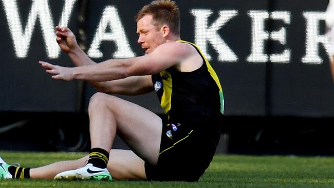 Jack Riewoldt of the Tigers is injured in a marking contest