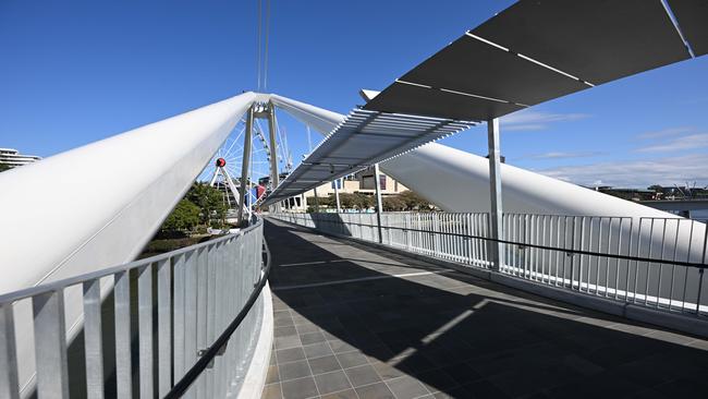 The Neville Bonner bridge. Picture: Lyndon Mechielsen/Courier Mail