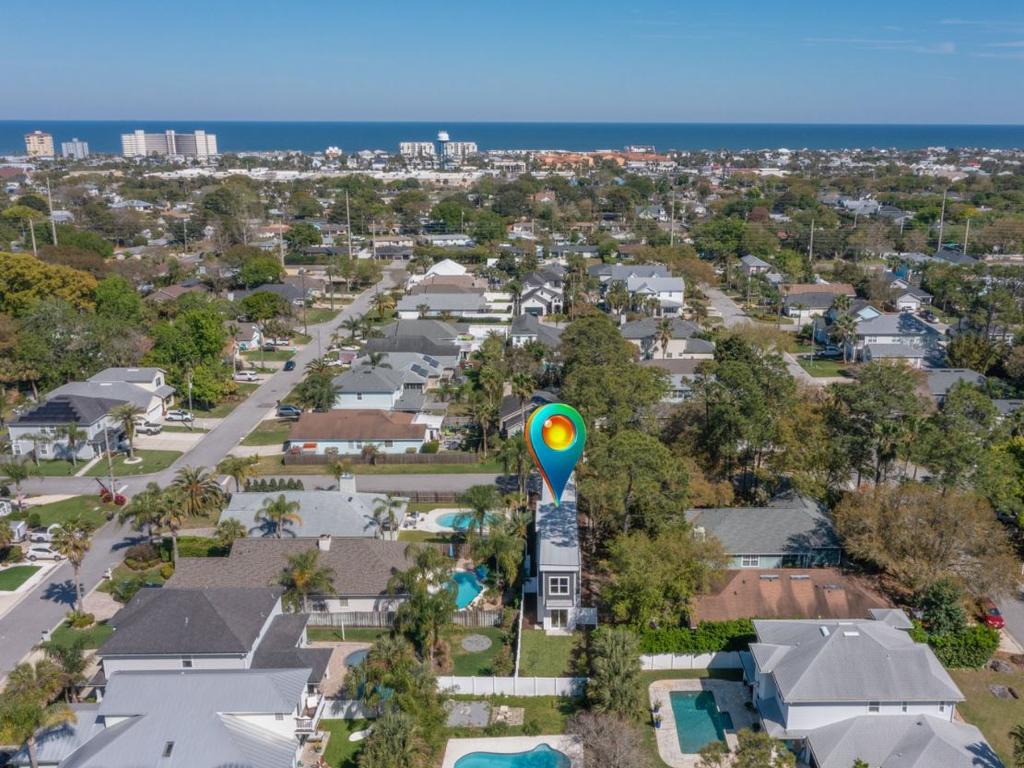 Refusing to sell, Atkins downsized his original plans after city pushback and constructed the slim, 6m-tall home out of defiance. Picture: Rick Casto for Ryan Wetherhold/Oceanside Real Estate