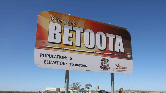 The Welcome to Betoota sign.