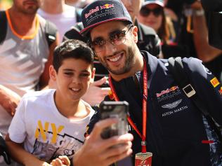 Formula 1 driver Daniel Ricciardo and a young fan