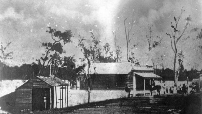 This photo is of the flood of late February 1875 taken from Mary Street.  Smithfield Street is between the two buildings. The building on the left is a bake house, later site of Rankin and Careys. Peak was around 22.10 metres.  Patterson Brothers store (site of Hanlons Curtain Talk) had a few inches of water over the floor. Photo supplied by Les Priddy.