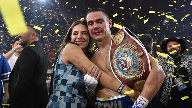 Tim Tszyu celebrates with his partner Alexandra Constantine following his victory over USA's Tony Harrison. (Photo by Saeed KHAN / AFP)