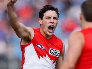 Errol Gulden has re-signed with the Sydney Swans.