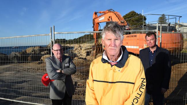 Mike Wilkins, councillor Bryan Payne and Shadow Attorney-General Edward O’Donohue at Portsea. Picture: Josie Hayden