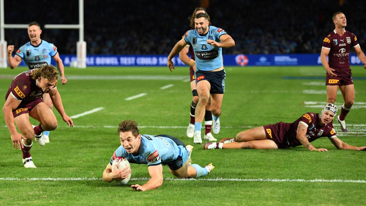 Cameron Murray scores for the Blues. Picture: NRL Photos