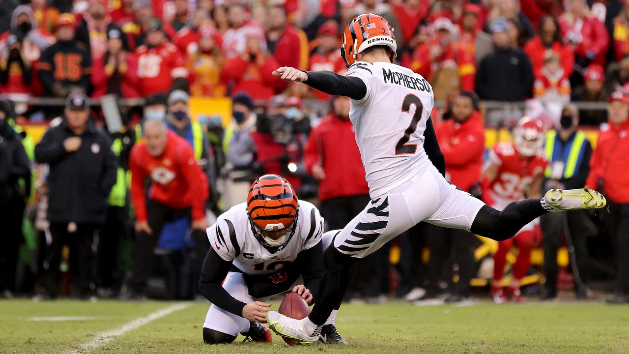 Zac Taylor gives game ball to Evan McPherson after Bengals win vs