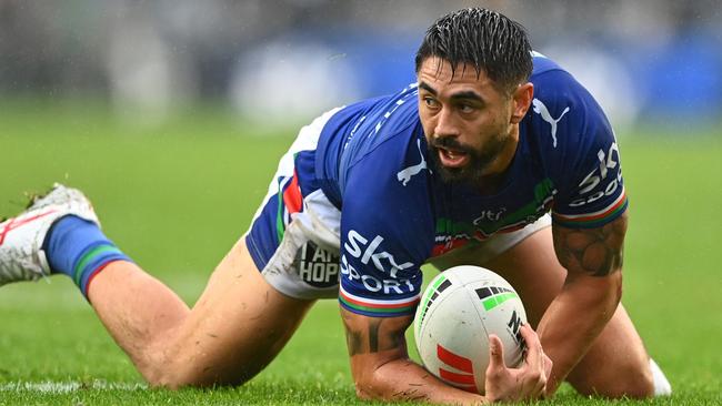 AUCKLAND, NEW ZEALAND - APRIL 30: Shaun Johnson of the Warriors looks ahead during the round nine NRL match between New Zealand Warriors and Sydney Roosters at Mt Smart Stadium on April 30, 2023 in Auckland, New Zealand. (Photo by Hannah Peters/Getty Images)