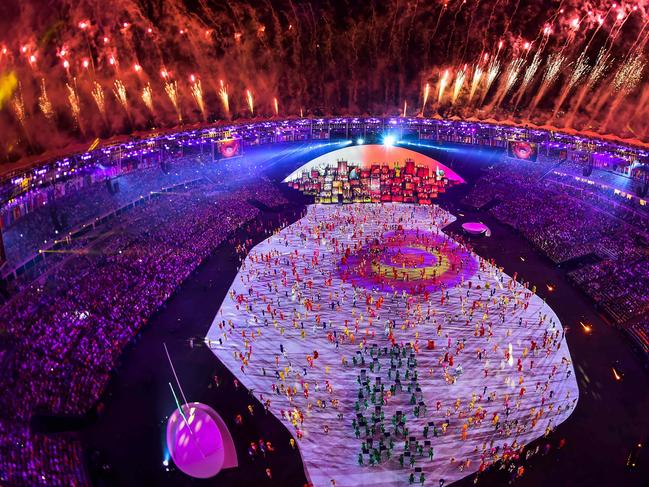 This picture shows an overview with fireworks over the Maracana stadium during the opening ceremony of the Rio 2016 Olympic Games at the Maracana stadium in Rio de Janeiro on August 5, 2016. / AFP PHOTO / François-Xavier MARIT