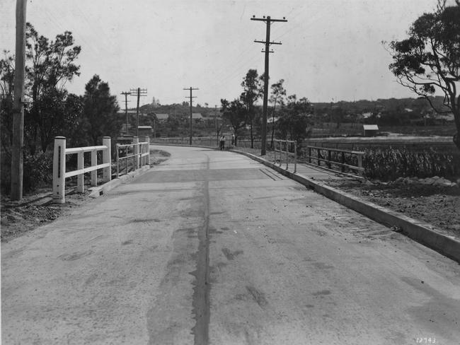 Pittwater Rd near Dee Why Park in 1929. Photo State Records of NSW