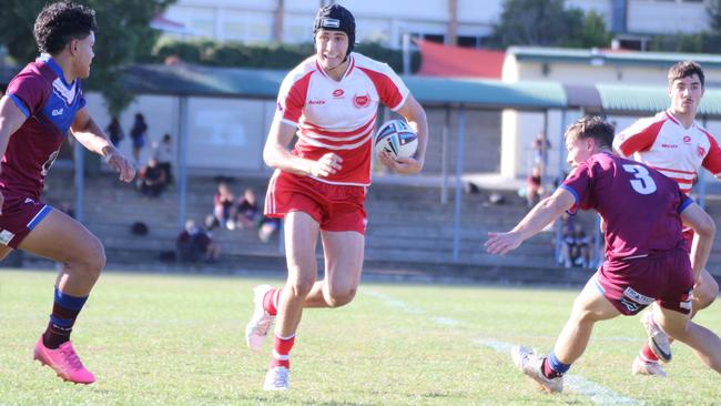 Taj Lateo of Palm Beach Currumbin SHS on the move.