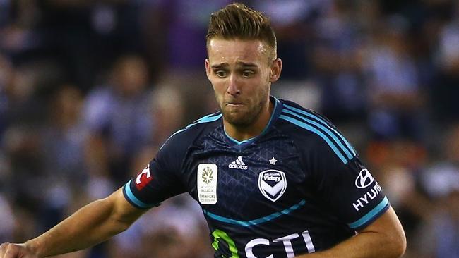 Melbourne Victory defender Nick Ansell has signed with Portuguese club Tondela.