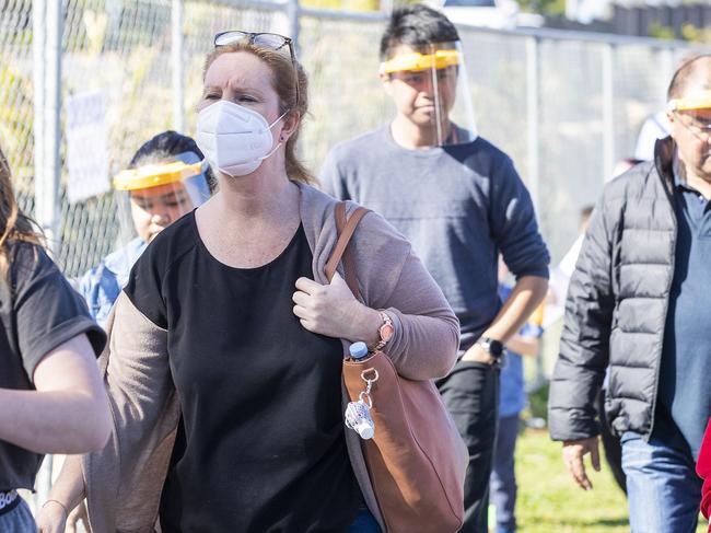 BRISBANE, AUSTRALIA - NewsWire Photos JULY 29, 2020: People arrive to get COVID tested at the Parklands Christian College in Park Ridge. Picture: NCA NewsWire / Jono Searle