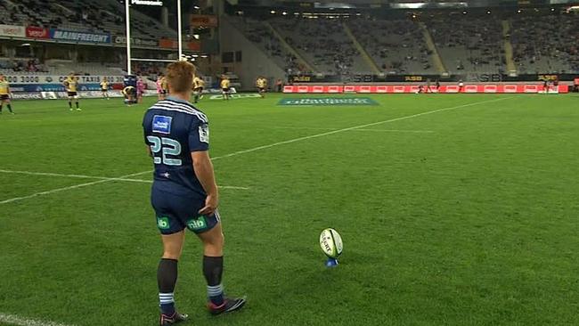 Ihaia West lines up his crucial kick from out wide