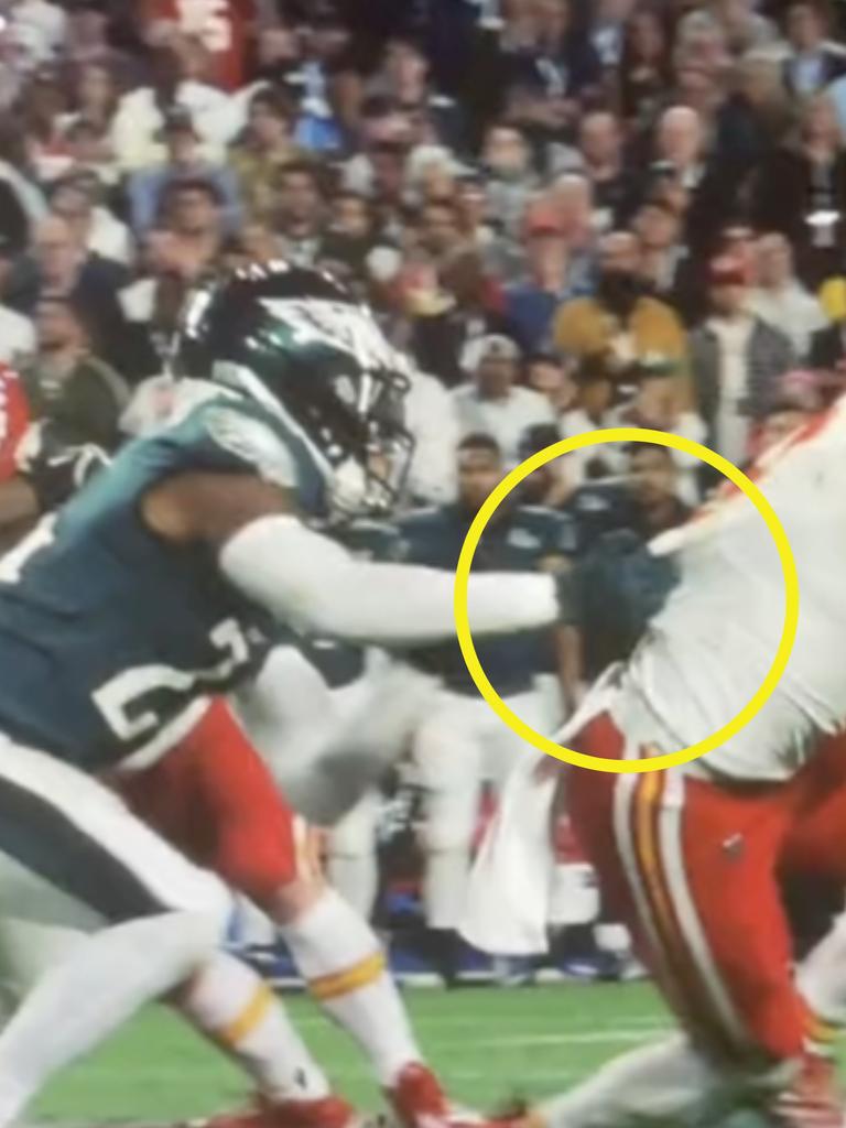 Super Bowl ref saw clear holding penalty on Eagles' James Bradberry, who  owned up to pulling the jersey