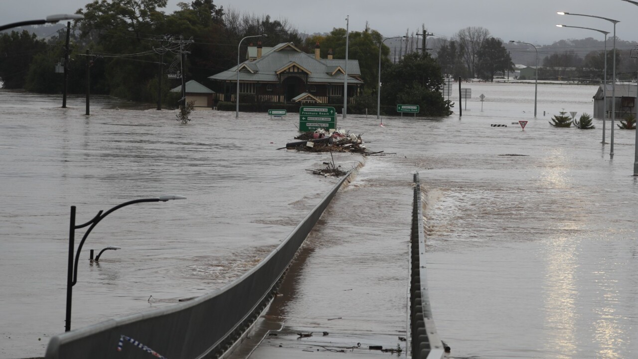 Windsor reaches ‘major’ flood levels as bridge submerged | Sky News ...