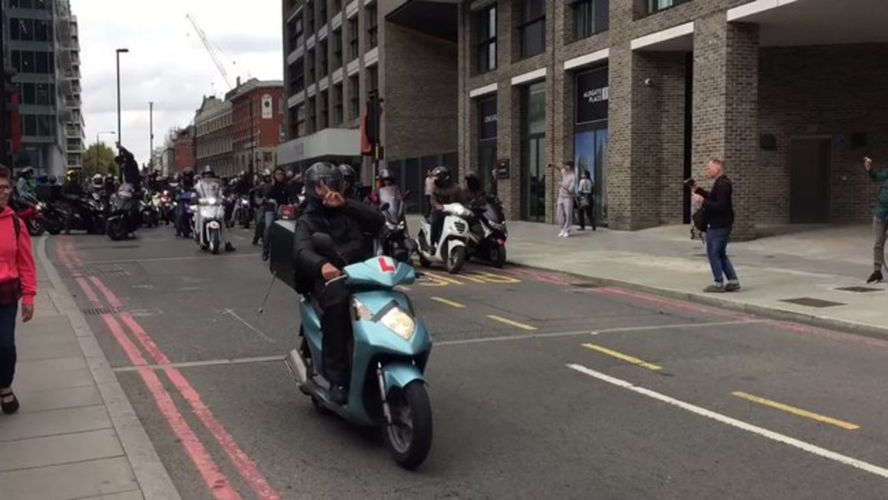 Hundreds of UberEats Drivers Strike, Clog London Streets in Pay Protest