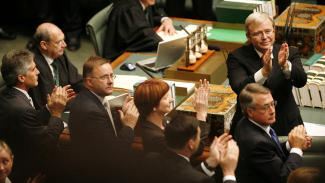 Kevin Rudd turns to the Indigenous people in the House of Representatives Chamber to acknowledge them after giving his apology speech in 2008