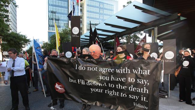 An ETU protest outside magistrates court in 2014.