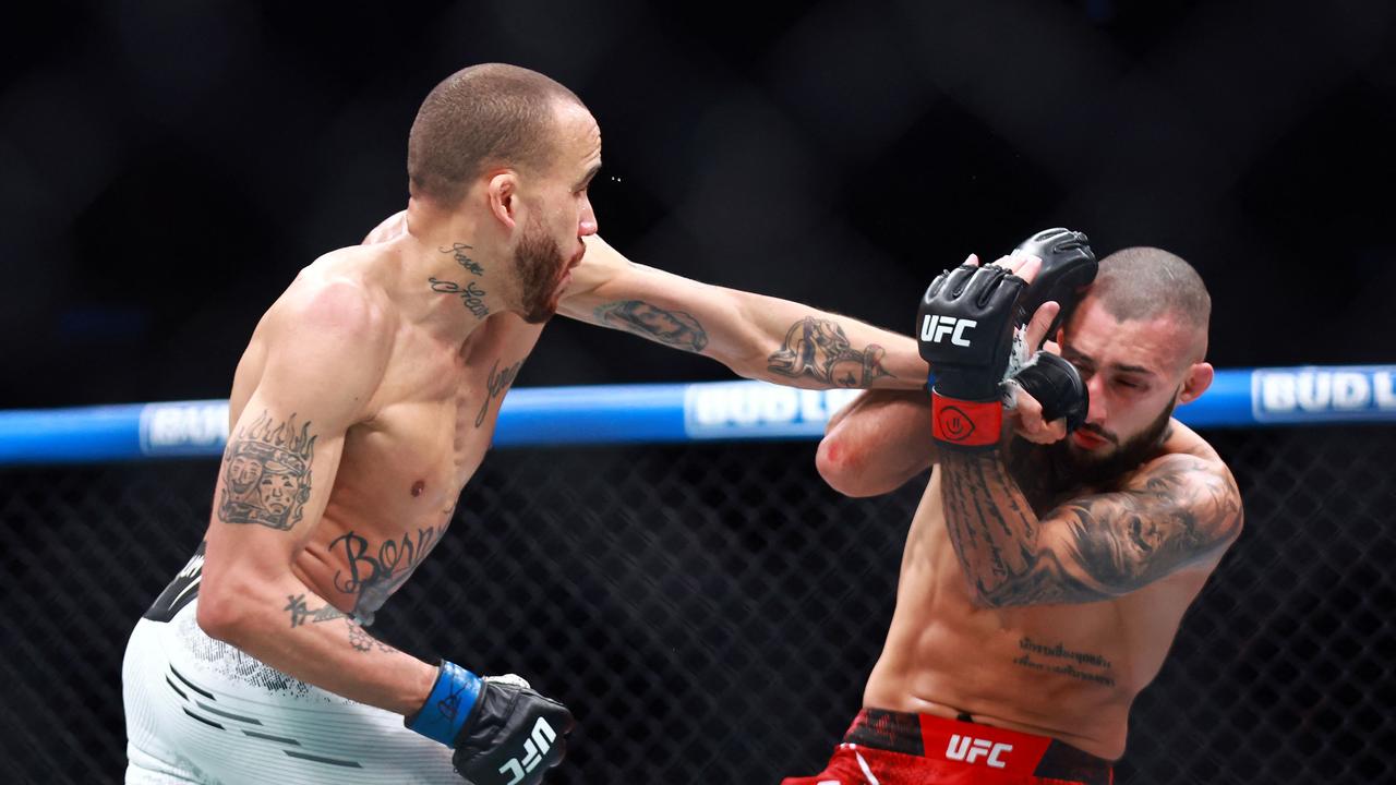 Sean Woodson (left) and Charles Jourdain fought a tight contest all the way. (Photo by Vaughn Ridley / GETTY IMAGES NORTH AMERICA / Getty Images via AFP)