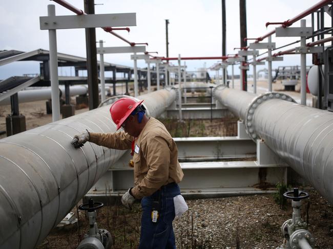 A contractor works on a crude oil pipeline at the U.S. Department of Energy's Bryan Mound Strategic Petroleum Reserve in Freeport, Texas, U.S., on Thursday, June 9, 2016. Congress has mandated that the department sell as much as 18 percent of the Strategic Petroleum Reserve, the world's largest supply of emergency crude oil, from 2018 through 2025 to offset some unrelated government expenses. Photographer: Luke Sharrett/Bloomberg