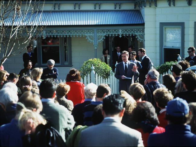 12/3/1998. House auction. Crowd. Generic.