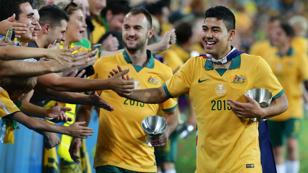 Australia's Massimo Luongo leads the team on a victory lap after winning the 2015 Asian Cup final.