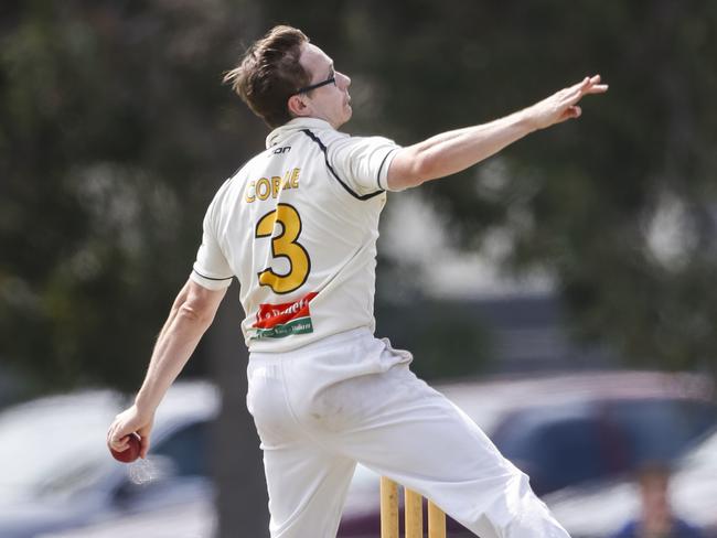 Mentone bowler Lee Cormie. Picture: Valeriu Campan