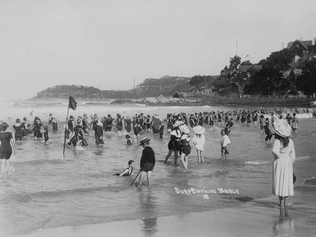 Bathers at Manly in the early 1900s. Photo Northern Beaches Library