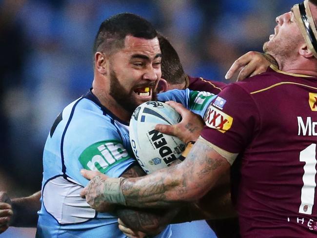 Andrew Fifita has re-signed with the Sharks.