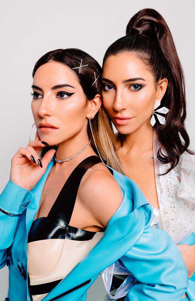 The Veronicas will now take legal action against the airline.