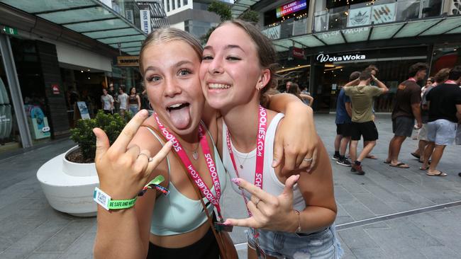 First afternoon of Schoolies in Surfers Paradise for 2021. (Names Withheld) Pic Mike Batterham