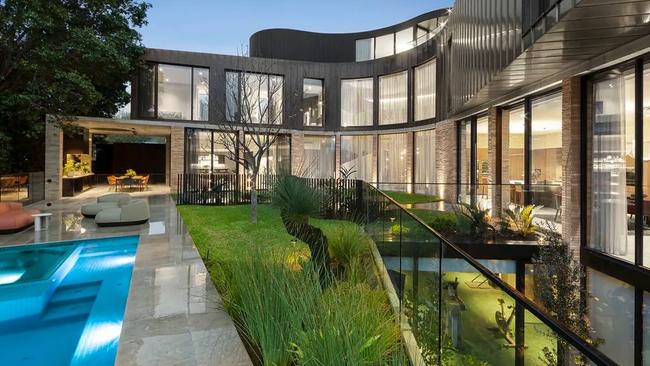 Newly built 4-5 Myvore Court, Toorak, showcases the work of prestige architects Cera Stribley, Philip Withers landscape architect and bespoke builder Leone Construction.