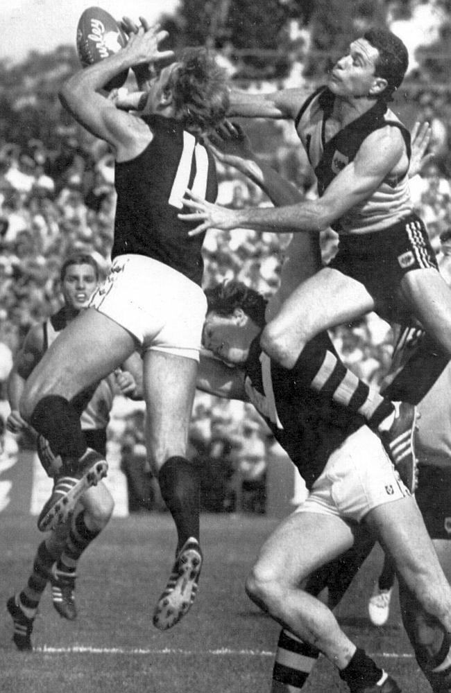 Gary Ablett marks in front of Phil Cronan at Subiaco in 1984. 