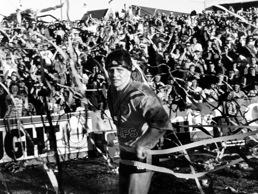 Wayne Pearce does a lap around Leichhardt Oval in 1990. Picture: News Corp