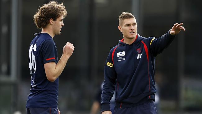 Tomlinson has still had a strong presence at training despite being sidelined. Picture: Dylan Burns/AFL Photos via Getty Images