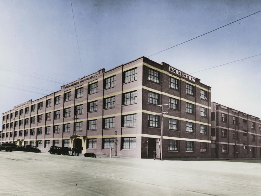 Holden’s factory at 400 King William St, Adelaide, complete with cars and a horse and cart parked out the front.