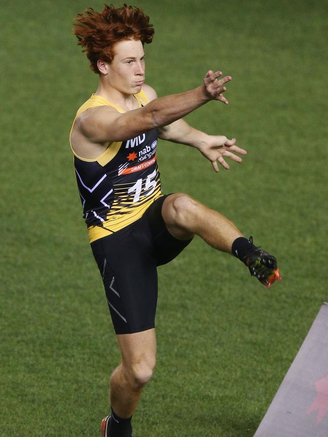 Ed Richards uses his raking left boot for the Oakleigh Chargers. Picture: Getty Images