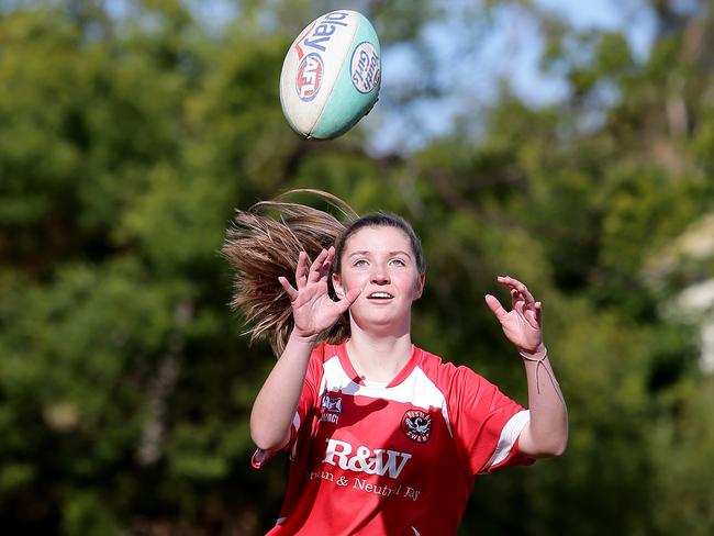 Anna Sinclair eyes the ball. Picture: Troy Snook