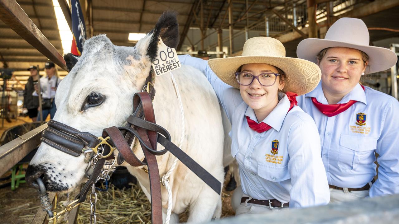 Year 11 Downlands College cattle team members Eliza Lawless and Dakota Blanch at the 2022 Toowoomba Royal Show. Friday, March 25, 2022. Picture: Nev Madsen.